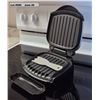 Image 5 : Black & Decker Stainless Steel Toaster and George Foreman Grill - working