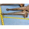 Image 2 : Lot of Vintage furniture legs and trunk parts