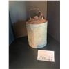 Image 2 : Old gas can