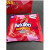 Image 2 : Twizzlers Gummies Strawberry 12 Pack of 90g