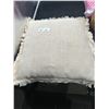 Image 2 : 18 x 18 Inch Beige Throw Pillow with Fringe Edges