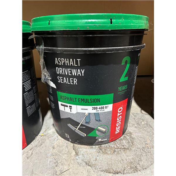 Resisto Asphalt Driveway Sealer, 17 L (4.5 Gal), Coverage 200-400 Sq. Ft.