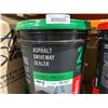 Image 2 : Asphalt Driveway Sealer – 2 Years – 250 to 500 sq. ft. – 17 L