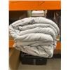 Image 1 : Gray Quilted Blanket Twin Size
