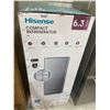 Image 2 : Hisense 6.3 Cu. Ft. Compact Refrigerator with Adjustable Features