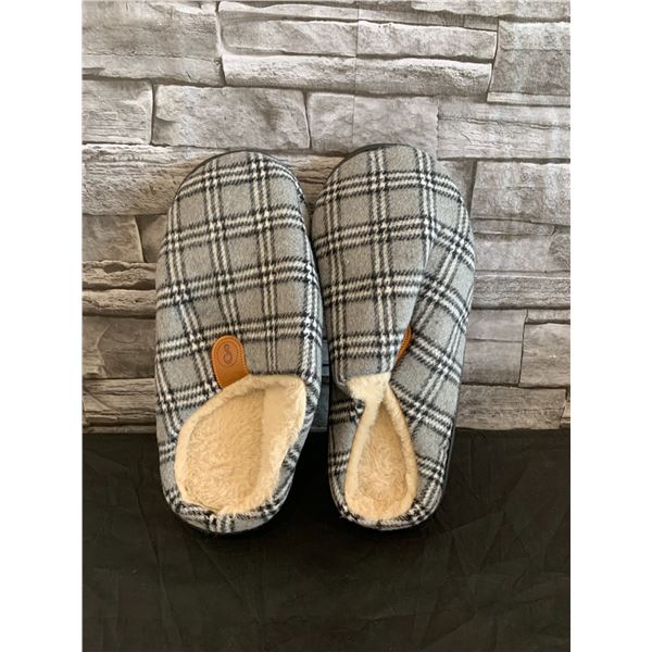 Grey And White Slippers Size 9 Mens