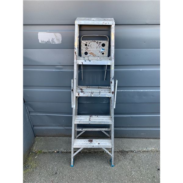 6 Foot Aluminum Ladder