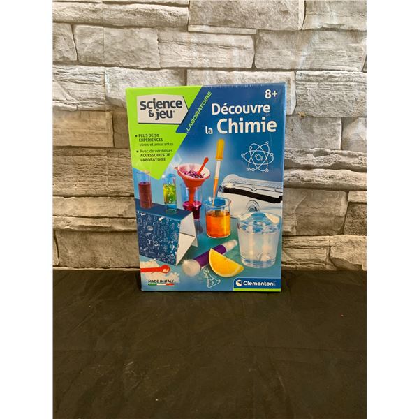 Science & Play - Discover Chemistry French 8 +