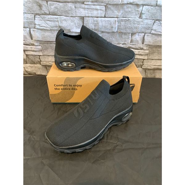 Shoes - Black - Size 8