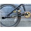 Image 2 : Mongoose Wired BMX Bike w/ Gyro and Pegs