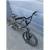 Image 5 : Mongoose Wired BMX Bike w/ Gyro and Pegs