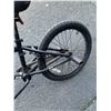 Image 8 : Mongoose Wired BMX Bike w/ Gyro and Pegs