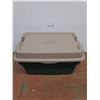 Image 1 : * Rubbermaid Storage Bin with Lid - 31" x 19" x 18" - Pickup Only