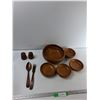 Image 1 : (4) Wooden Plates, (2) Wooden Utensils, Wooden Salt And Pepper Shakers