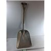 Image 1 : Vintage Aluminum Grain Shovel - 41'' Long - CANNOT SHIP