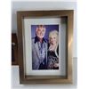 Image 4 : (2) Framed Pictures - Taylor Swift Framed Photo 6.5'' x 5'', Dolly Parton And Kenny Rogers Framed Ph