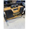 Image 2 : 2 DEWALT SHOP RADIOS