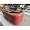 Image 2 : YAMAHA METAL OUTBOARD GAS TANK WITH PUMP AND HOSE