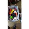 Image 3 : 2 TOTES OF HOUSEHOLD ESTATE GOODS