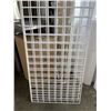 Image 2 : 3 PANELS 2' X 8' GRIDWALL