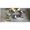 Image 2 : DEWALT 20V VORDLESS TOOL SET WITH CIRCULAR SDAW, IMPACT GUN AND DRILL, WITH 2 4AH BATTERIES, ONE 2AH