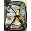 Image 2 : STAR WARS SUITCASE WITH FIVE PAIRS OF SHOES. I PAIRS ARE NIKE AIR