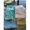 Image 2 : TOTE OF BATH TOWELS
