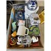Image 3 : TWO TRAYS OF TOYS INCLUDING STAR WARS