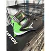 Image 4 : 4 NEW EASTON MAKO 2.0 LOW BASEBALL CLEATS SIZE US 6 YOUTH, BLACK / GREEN