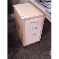 Maple Mobile Pedestal