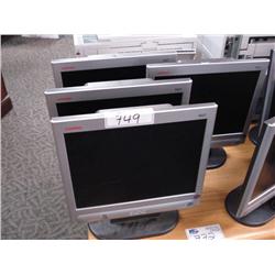 4 Compaq Flat Panel Monitors