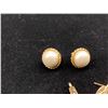 Image 2 : TWO PAIRS 10K+ EARRINGS, 10K PENDANT SET WITH PEARL (3.3G)