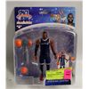 Image 1 : SPACE JAM LEBRON JAMES B BALL FIGURE