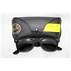 Image 1 : RAYBAN WAYFARER SUNGLASSES W CASE