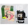 Image 1 : 1952 SINGER SEW HANDY SEWING MACHINE W BOX