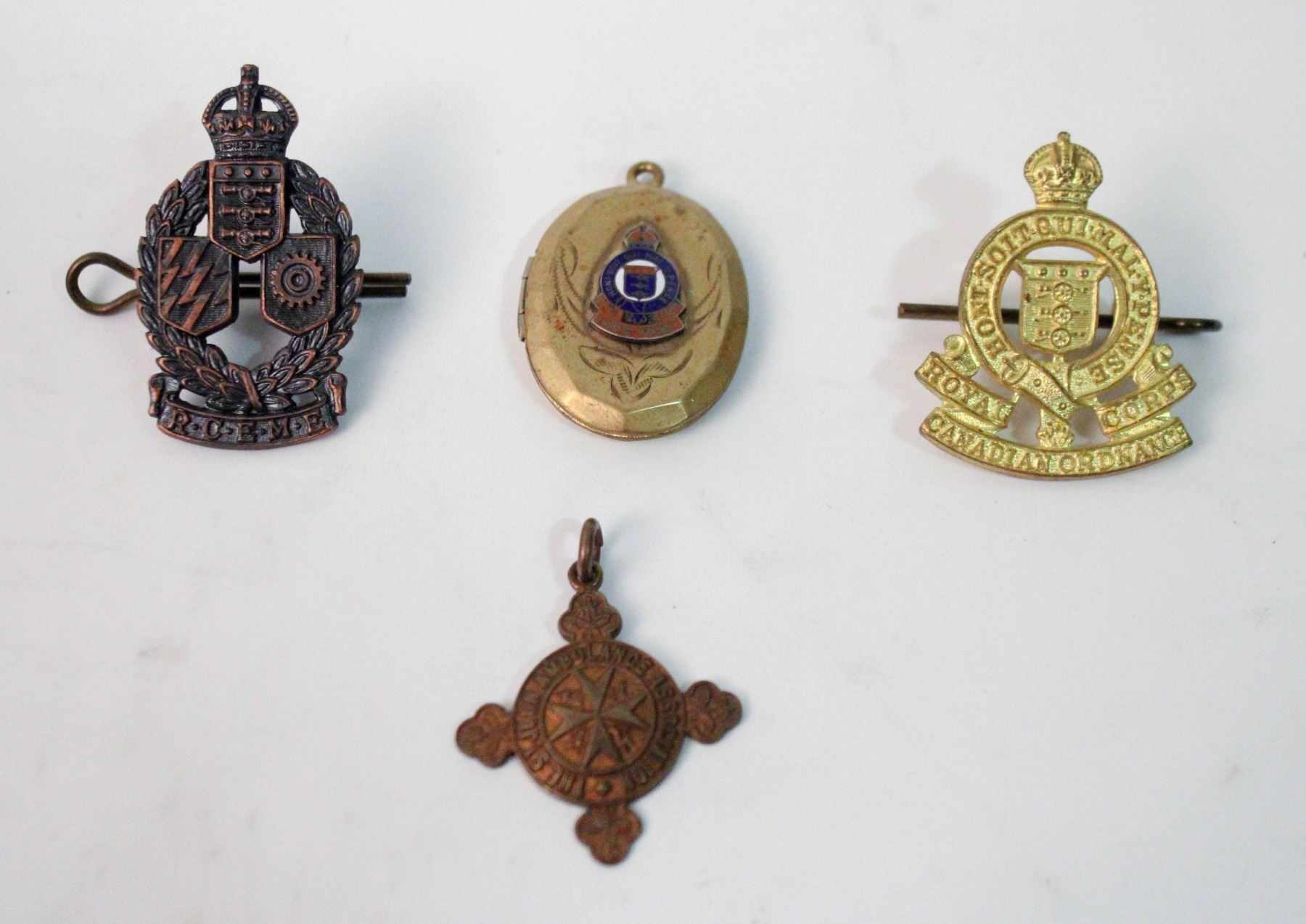 WW2 CANADIAN CAP BADGES & LOCKET