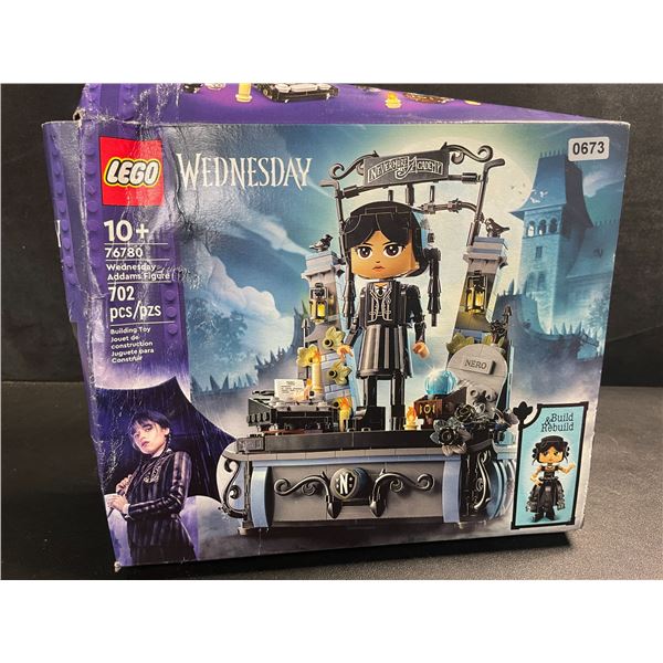 1 LEGO Wednesday Addams Figure Building Toy Set - 702 PCS - NEW (Damaged Box)