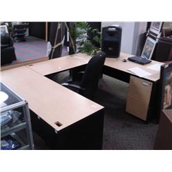 Maple U-shape Executive Suite