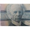 Image 2 : 2 Canadian 1986 5 Dollar Bills W/Consecutive Serial Numbers, 