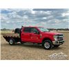 Image 2 : 2022 FORD F350 XLT CREW CAB FLATBED TRUCK