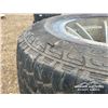 Image 6 : (4) HANKOOK 285/70R17 TIRES & RIMS