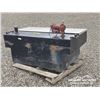 Image 1 : L SHAPED FUEL TANK W/ TOOL BOX