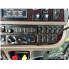 Image 20 : 2013 PETERBILT 388 T/A SLEEPER TRUCK TRACTOR