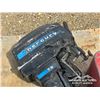 Image 5 : 7.5 HP MERCURY OUTBOARD BOAT MOTOR W/FUEL TANK