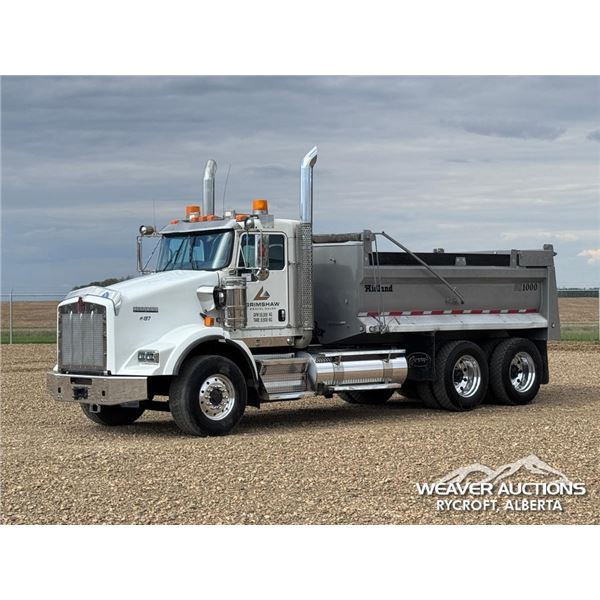 2016 KENWORTH T800 T/A DUMP TRUCK