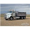 Image 6 : 2016 KENWORTH T800 T/A DUMP TRUCK
