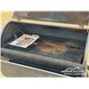 Image 10 : 36 IN. TRAEGER SMOKER GRILL