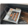 Image 8 : 36 IN. TRAEGER SMOKER GRILL