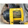 Image 3 : DEWALT MULTI-CUTTER SAW