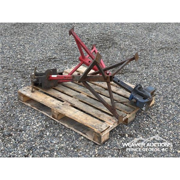(2) PIPE STANDS W/ VICE